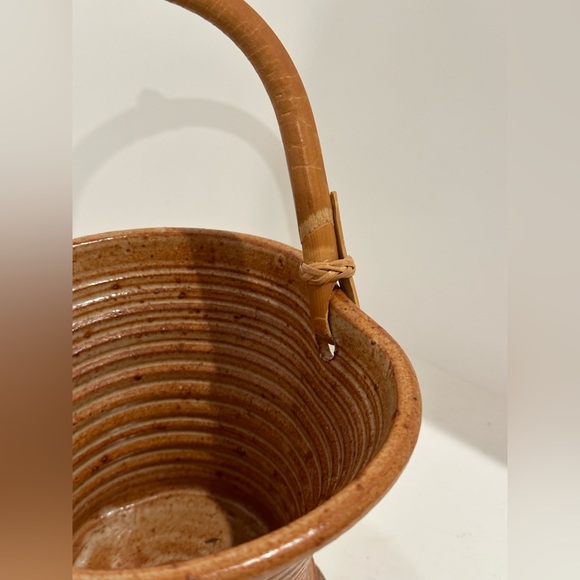 Vintage Studio Pottery Vessel Ikebana Bamboo Handle Signed (00499) - Picture 9 of 15